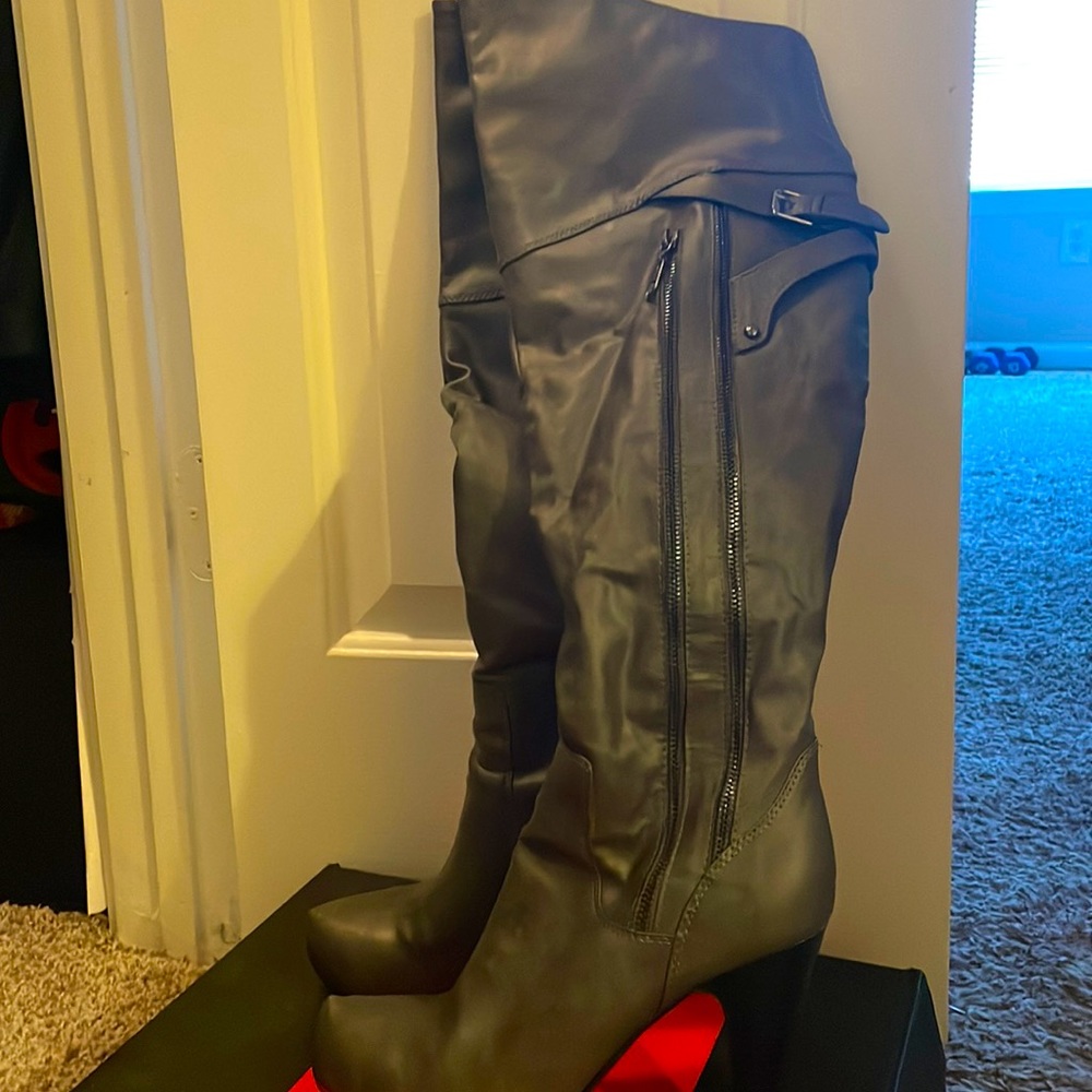 Guess Womens boots